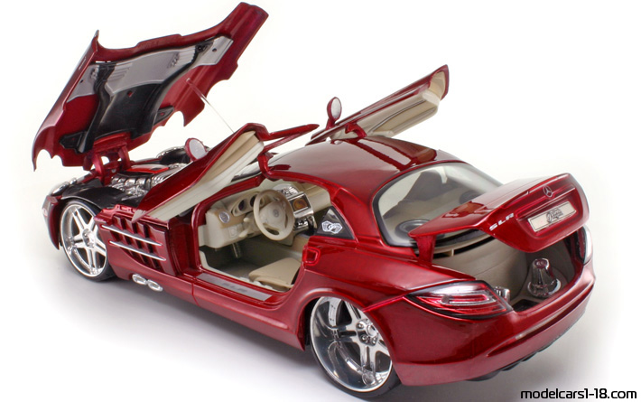 2003 - Mercedes SLR McLaren (C199) Maisto 1/18 (Kрасный) Открывающиеся части
