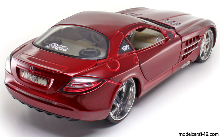 2003 - Mercedes SLR McLaren (C199) Maisto 1/18 (Kрасный) Задняя правая сторона
