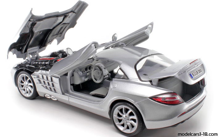 2003 - Mercedes SLR McLaren (C199) Maisto 1/18 (Серебристый) Открывающиеся части