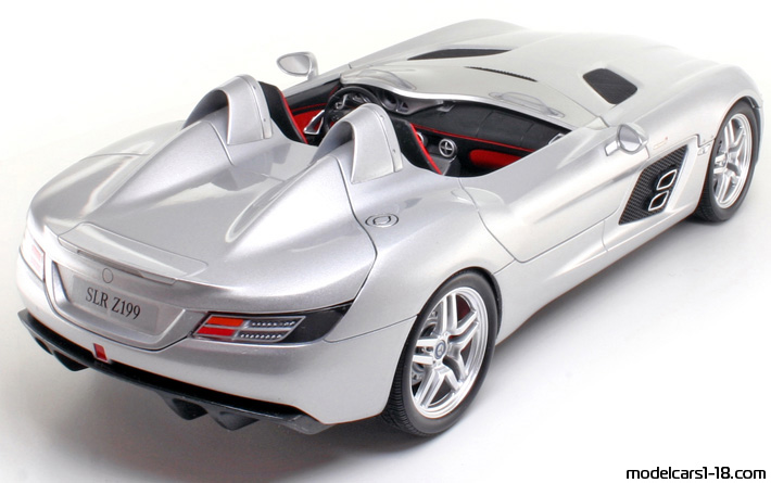 2009 - Mercedes SLR McLaren Stirling Moss (Z199) Minichamps 1/18 (Серебристый) Задняя правая сторона
