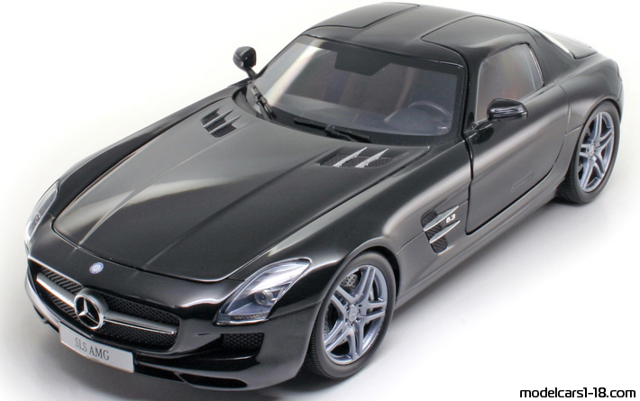 2010 - Mercedes SLS AMG (C197) Minichamps 1/18 (Black) Передняя левая сторона