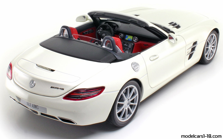 2011 - Mercedes SLS AMG Roadster (R197) Minichamps 1/18 (Белый) Задняя правая сторона