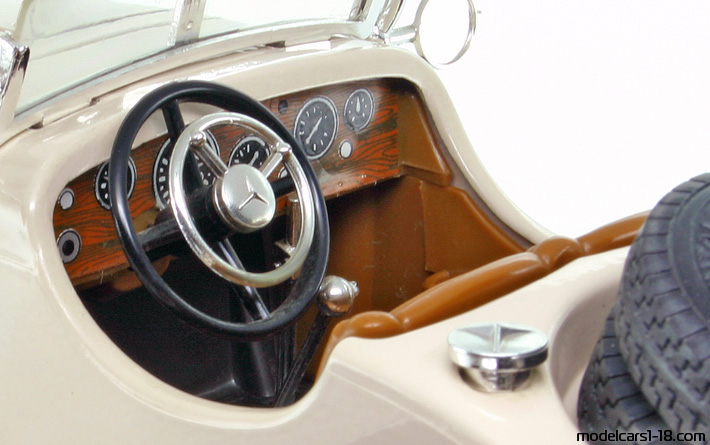 1928 - Mercedes SSK (W06) Bburago 1/18 (Оранжевый / Коричневый) Интерьер панель приборов