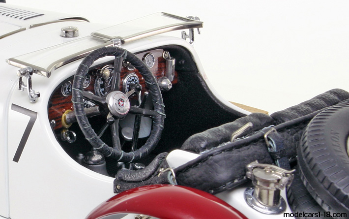 1931 - Mercedes SSKL Caracciola (W06) CMC 1/18 (Белый / Kрасный) Интерьер панель приборов