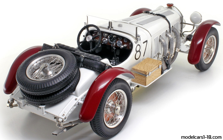 1931 - Mercedes SSKL Caracciola (W06) CMC 1/18 (Белый / Kрасный) Задняя правая сторона