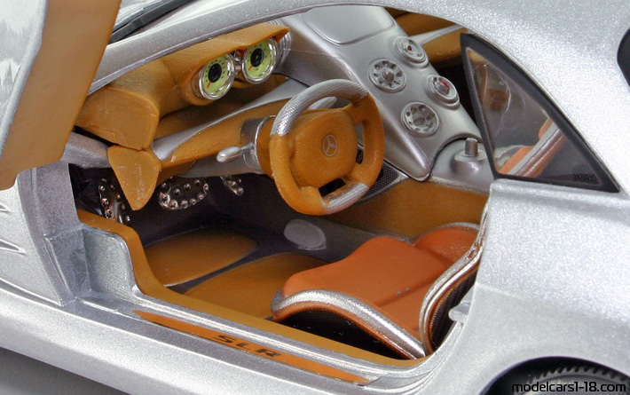 1999 - Mercedes Vision SLR Concept Maisto 1/18 (Светло-серебристый) Интерьер панель приборов