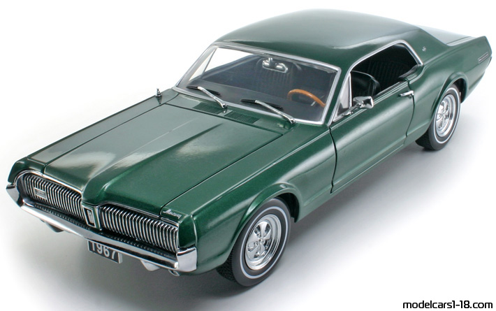 1967 - Mercury Cougar XR7 Sun Star 1/18 (Green) Передняя левая сторона