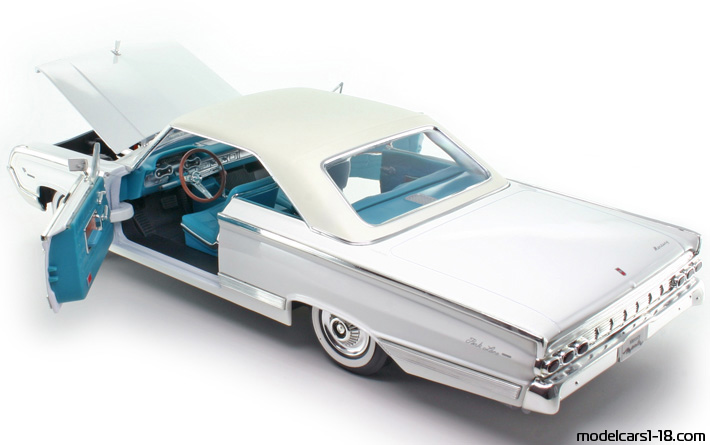 1964 - Mercury Marauder Road Signature 1/18 (Серебристый / Белый) Открывающиеся части