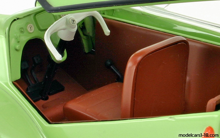 1955 - Messerschmitt KR200 Revell 1/18 (Зелёный) Интерьер панель приборов