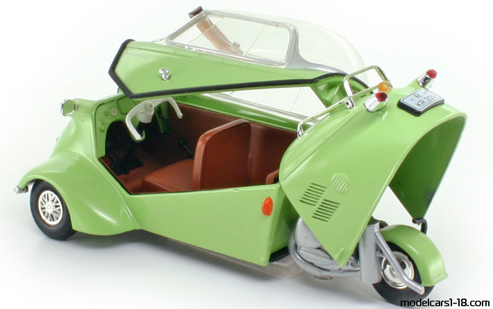 1955 - Messerschmitt KR200 Revell 1/18 (Зелёный) Открывающиеся части