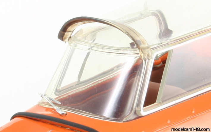 1955 - Messerschmitt KR200 Revell 1/18 (Оранжевый) Багажник / Поднимающиеся фары