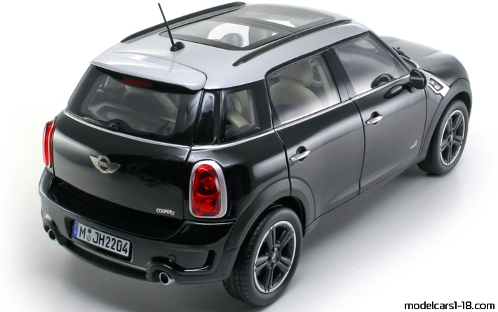 2010 - Mini Cooper S Countryman Norev 1/18 (Чёрный) Задняя правая сторона