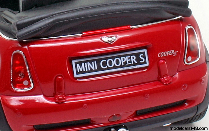 2003 - Mini Cooper S Welly 1/18 (Kрасный) Багажник / Поднимающиеся фары