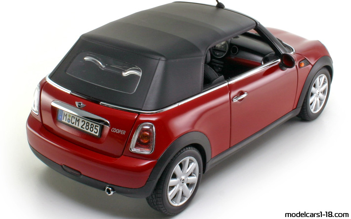 2003 - Mini Cooper Kyosho 1/18 (Kрасный) Задняя правая сторона