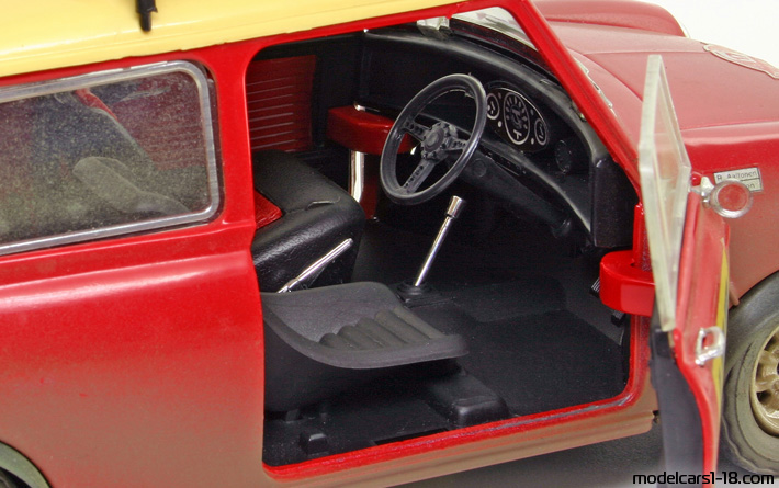 1967 - Morris Mini Cooper 1275S Majorette 1/16 (Kрасный / Белый) Интерьер панель приборов