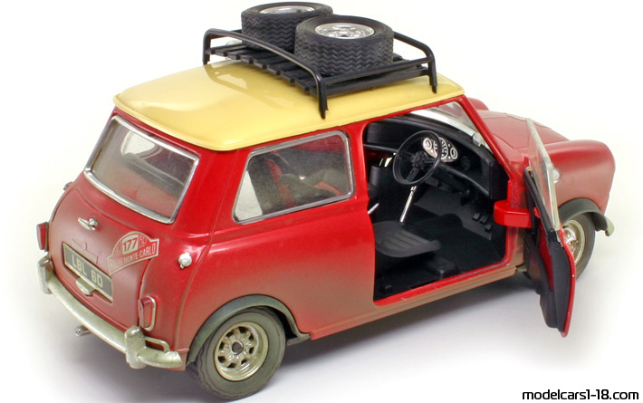 1967 - Morris Mini Cooper 1275S Majorette 1/16 (Kрасный / Белый) Открывающиеся части
