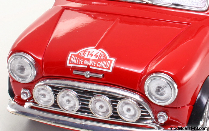 1967 - Morris Mini Cooper 1275S Majorette 1/16 (Kрасный / Белый) Багажник / Поднимающиеся фары