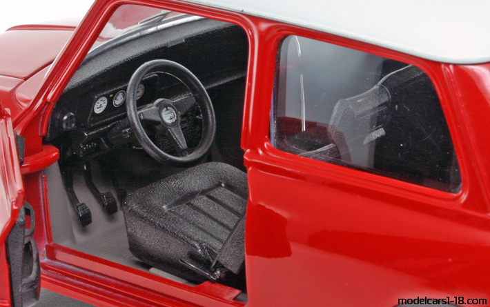 1969 - Morris Mini Cooper Bburago 1/16 (Red / Белый) Интерьер панель приборов