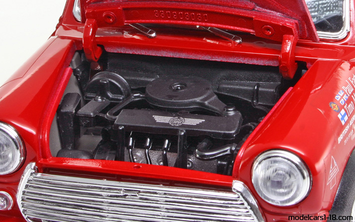 1994 - Morris Mini Cooper Bburago 1/16 (Kрасный / Белый) Двигатель