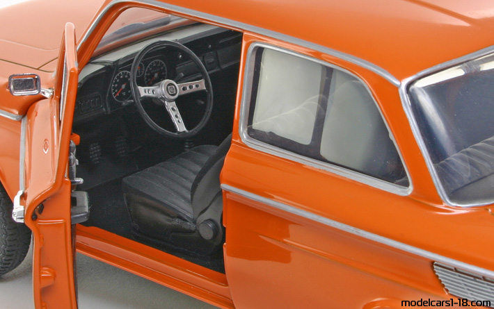 1968 - NSU TTS Revell 1/18 (Оранжевый) Интерьер панель приборов