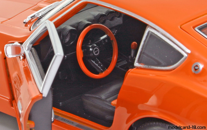 1971 - Nissan 240Z (S30) Maisto 1/18 (Оранжевый) Интерьер панель приборов