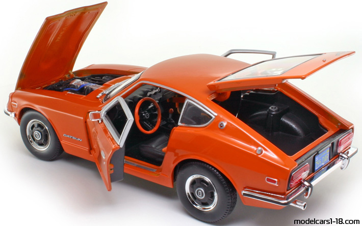1971 - Nissan 240Z (S30) Maisto 1/18 (Оранжевый) Открывающиеся части