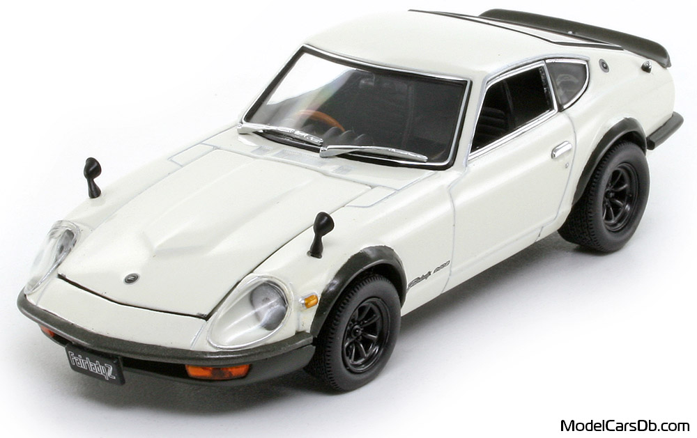 1971 - Nissan Fairlady 240ZG (HS30) Kyosho 1/43 (Белый) Передняя левая сторона