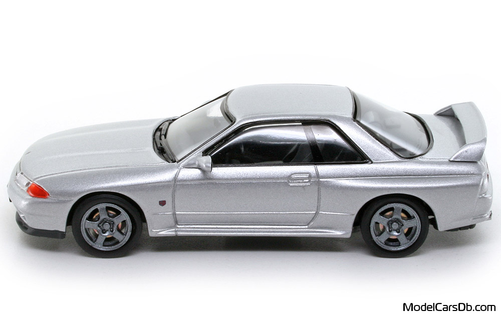 1989 - Nissan Skyline GT-R (R32) EBBRO 1/43 (Серебристый) Сторона