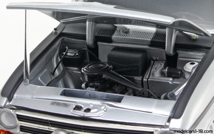 1966 - Opel Kadett 1900 Rallye Revell 1/18 (Серебристый / Чёрный) Двигатель
