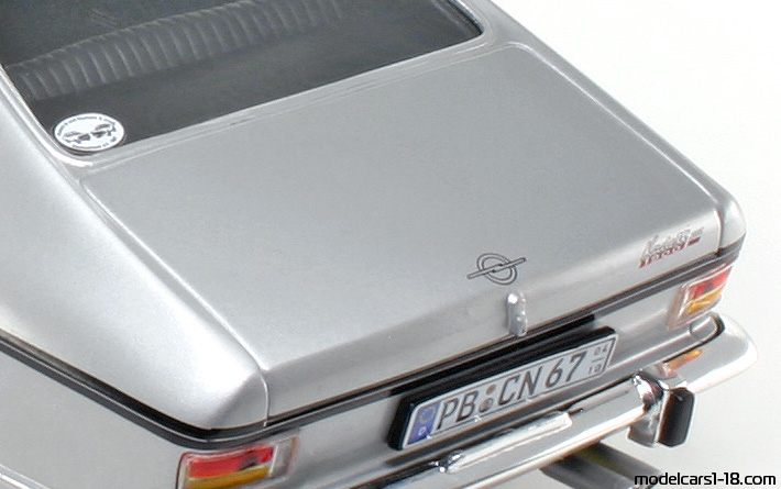 1966 - Opel Kadett 1900 Rallye Revell 1/18 (Серебристый / Чёрный) Багажник / Поднимающиеся фары