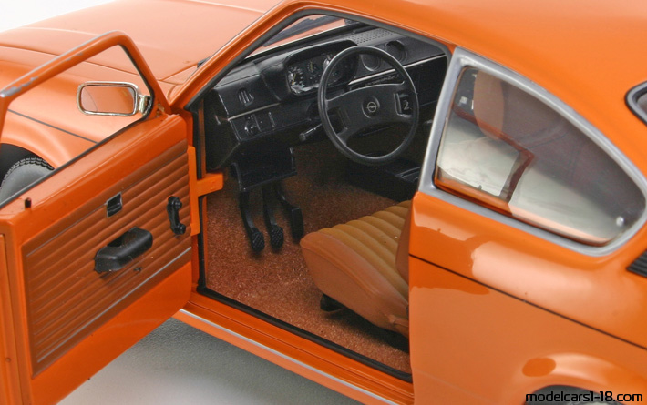 1976 - Opel Kadett C Coupe Minichamps 1/18 (Оранжевый) Интерьер панель приборов