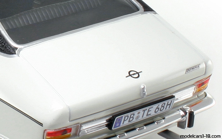 1967 - Opel Olympia Revell 1/18 (Белый / Чёрный) Багажник / Поднимающиеся фары