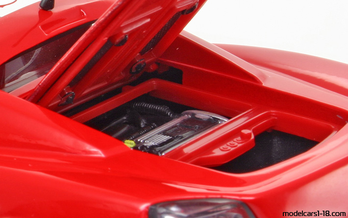 2000 - Opel Speedster Welly 1/18 (Kрасный) Двигатель