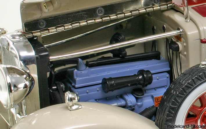 1931 - Peerless Master 8 Anson 1/18 (Золотой  / Kрасный) Двигатель