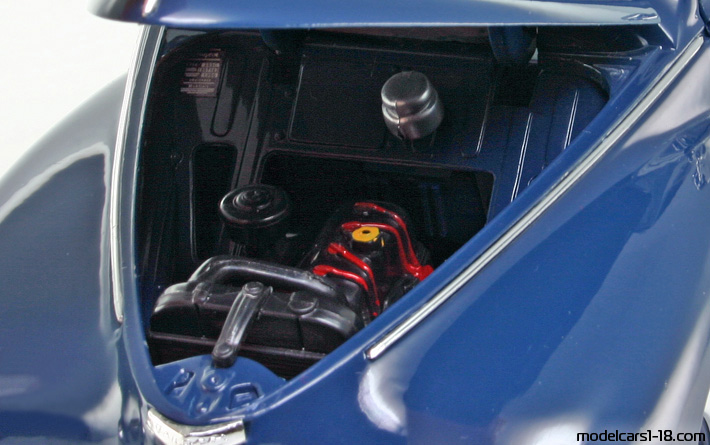 1954 - Peugeot 203 Solido 1/18 (Синий) Двигатель