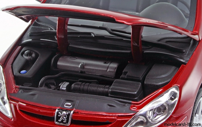 2003 - Peugeot 307 CC Solido 1/18 (Kрасный) Двигатель