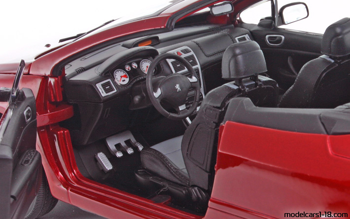 2003 - Peugeot 307 CC Solido 1/18 (Kрасный) Интерьер панель приборов