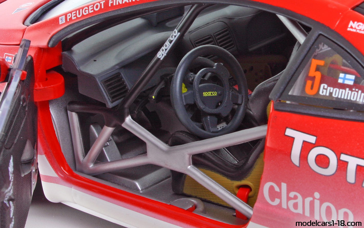 2004 - Peugeot 307 WRC Solido 1/18 (Kрасный / Белый) Интерьер панель приборов