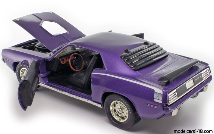 1970 - Plymouth Hemi 'Cuda ERTL 1/18 (Фиолетовый) Открывающиеся части