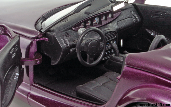 1997 - Plymouth Prowler Anson 1/18 (Фиолетовый) Интерьер панель приборов