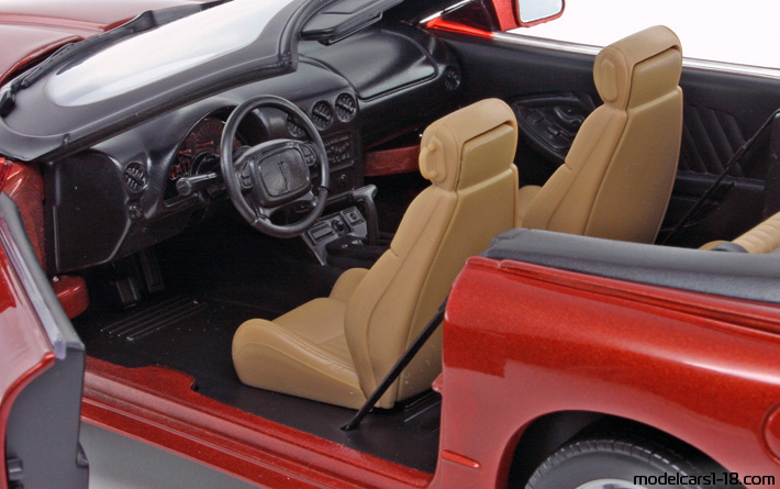 1999 - Pontiac Firebird Trans Am Road Signature 1/18 (Коричневый) Интерьер панель приборов