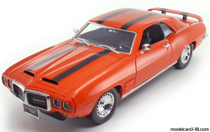 1969 - Pontiac Firebird Trans Am Road Signature 1/18 (Kрасный / Чёрный) Передняя левая сторона