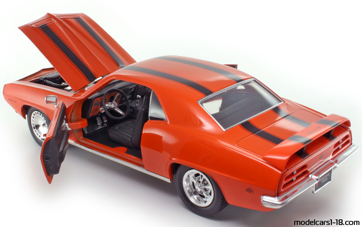 1969 - Pontiac Firebird Trans Am Road Signature 1/18 (Kрасный / Чёрный) Открывающиеся части
