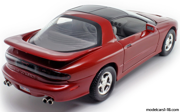 1993 - Pontiac Firebird Trans Am ERTL 1/18 (Kрасный) Задняя правая сторона