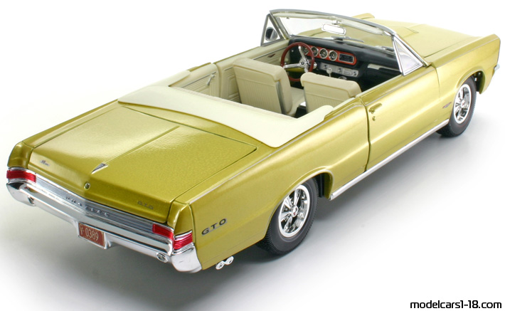 1965 - Pontiac GTO Maisto 1/18 (Жёлтый) Задняя правая сторона