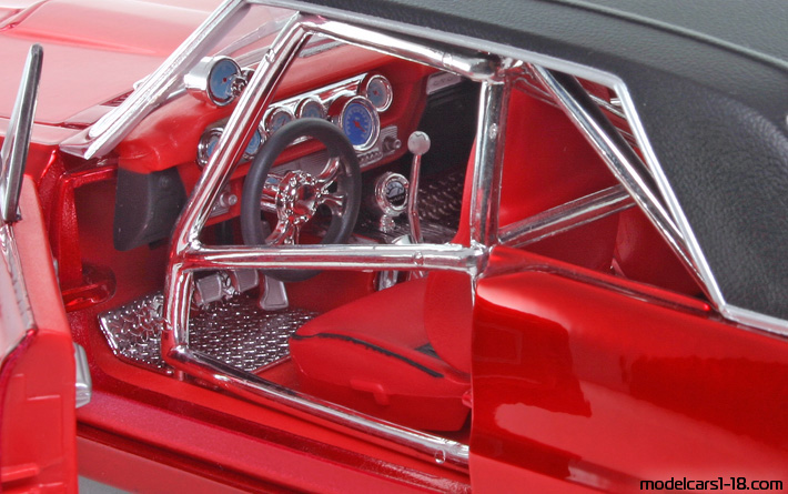 1965 - Pontiac GTO Maisto 1/18 (Kрасный / Чёрный) Интерьер панель приборов