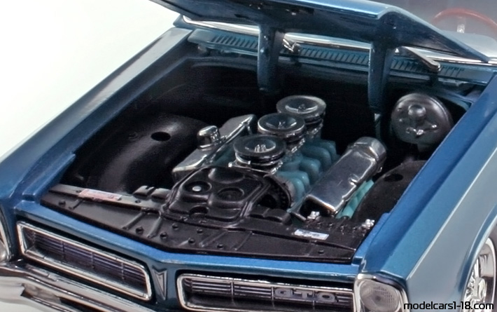 1965 - Pontiac GTO Maisto 1/18 (Синий) Двигатель