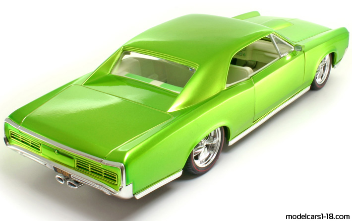 1966 - Pontiac GTO Hot Wheels 1/18 (Зелёный) Задняя правая сторона
