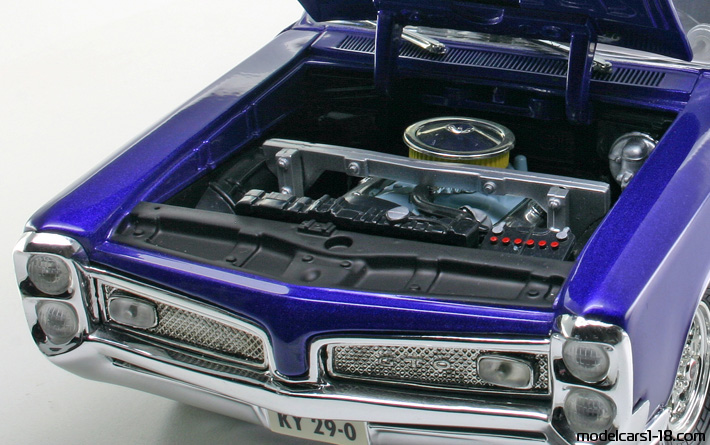 1967 - Pontiac GTO ERTL 1/18 (Синий) Двигатель