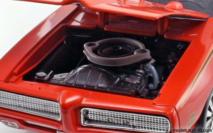 1969 - Pontiac GTO ERTL 1/18 (Kрасный) Двигатель